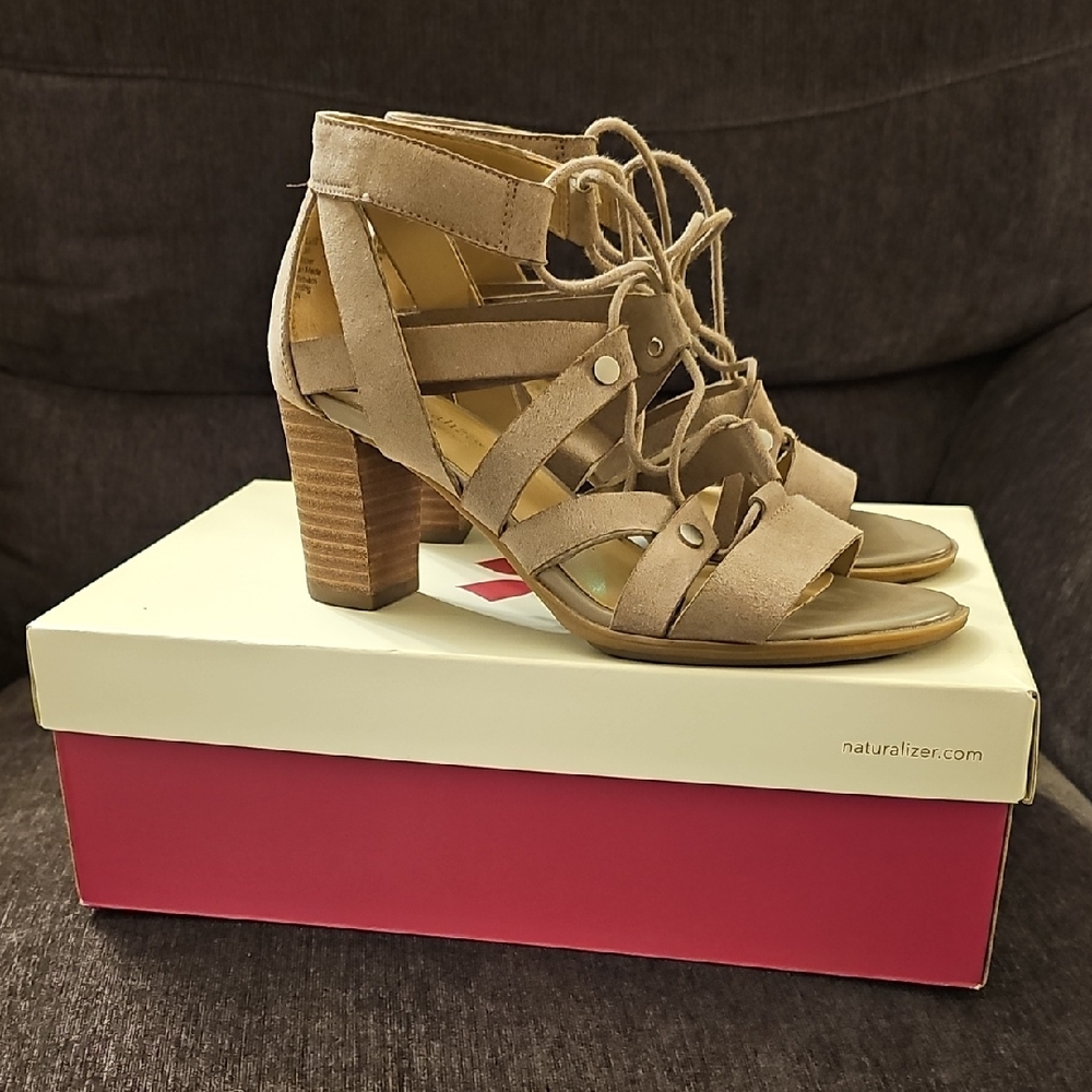Naturalizer N5 Comfort Beige Strappy Heeled Sandals